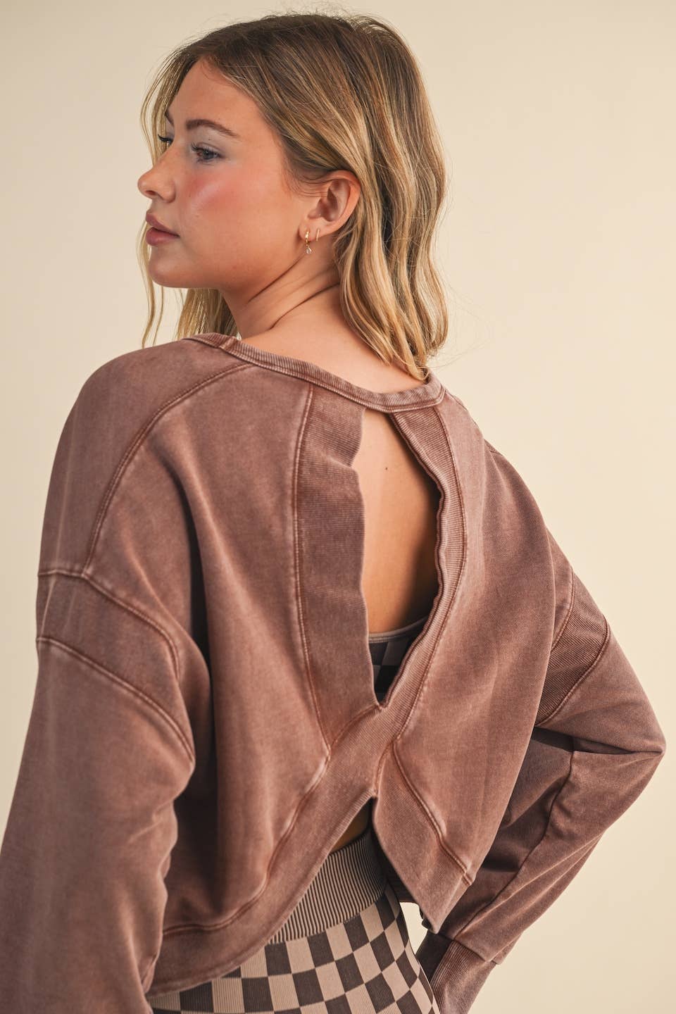 Comeback Around Cutout Sweatshirt: Chocolate