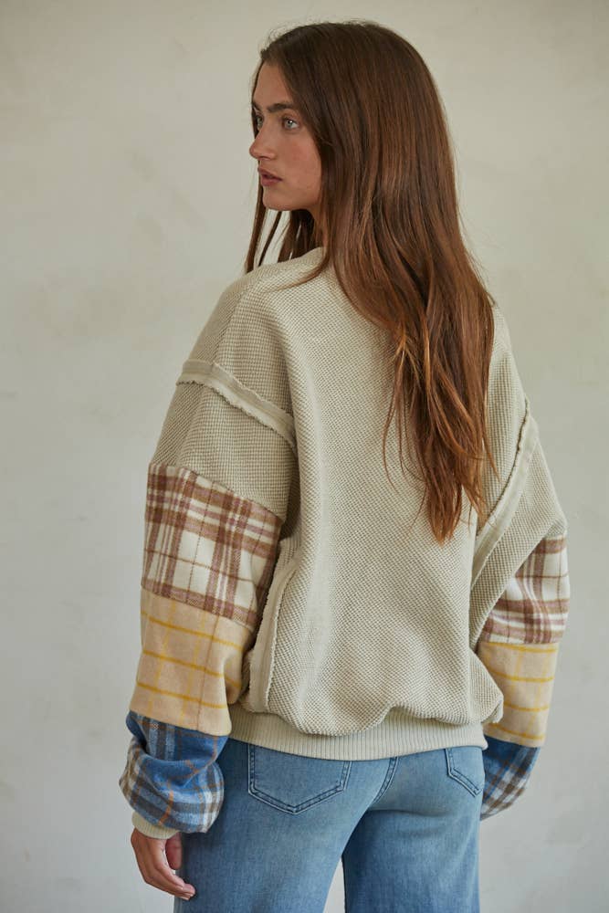 Center Of Attention Pullover