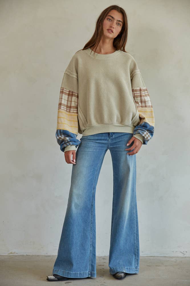 Center Of Attention Pullover