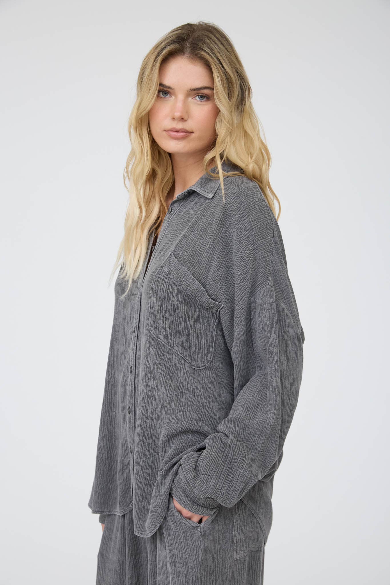 Vivi Button Up