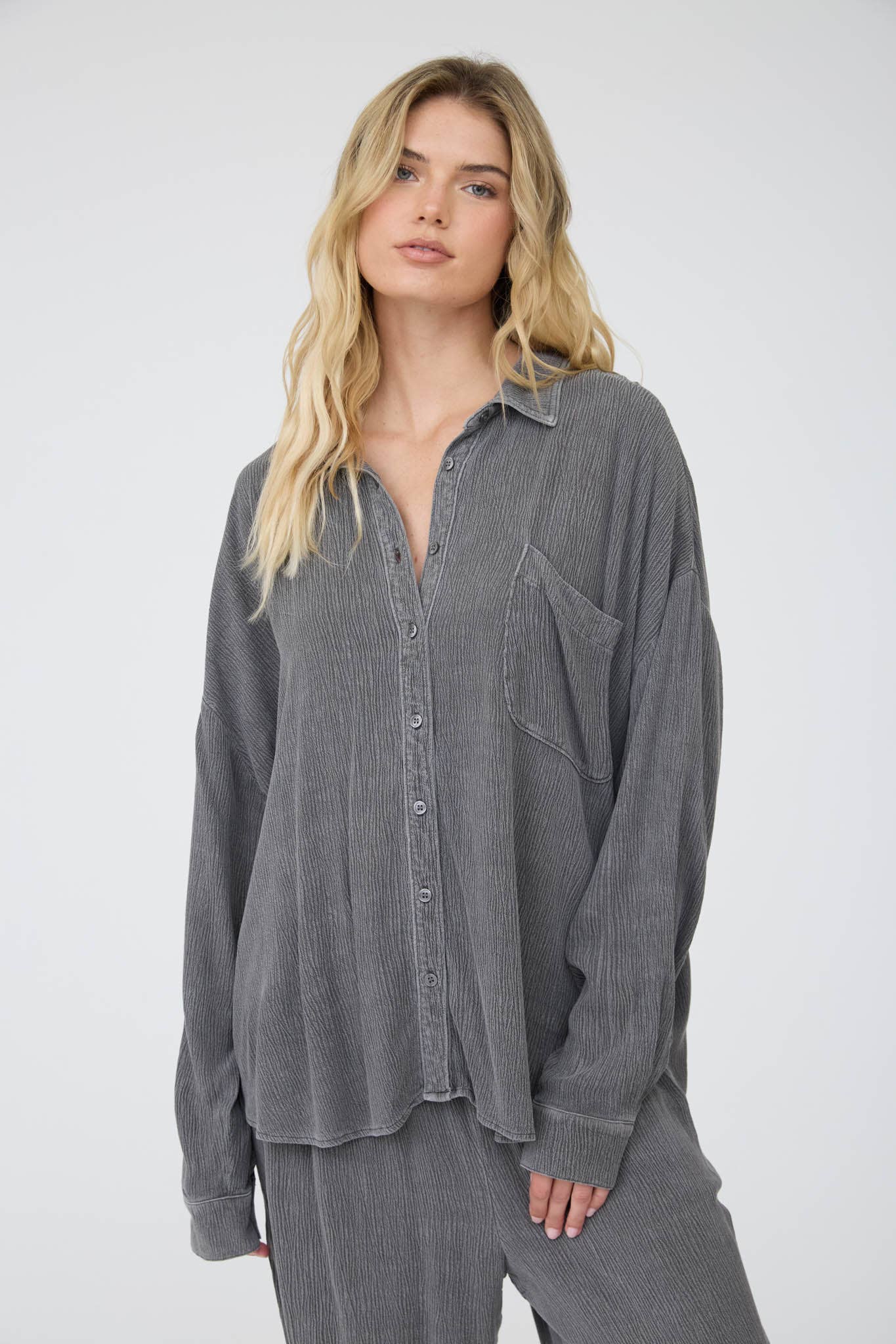 Vivi Button Up
